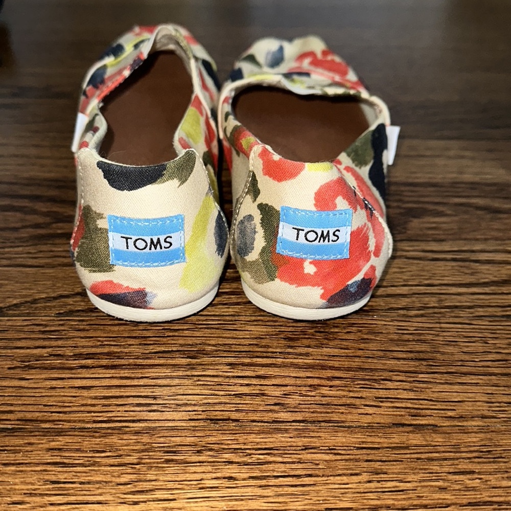 TOMS - Picture 3 of 3